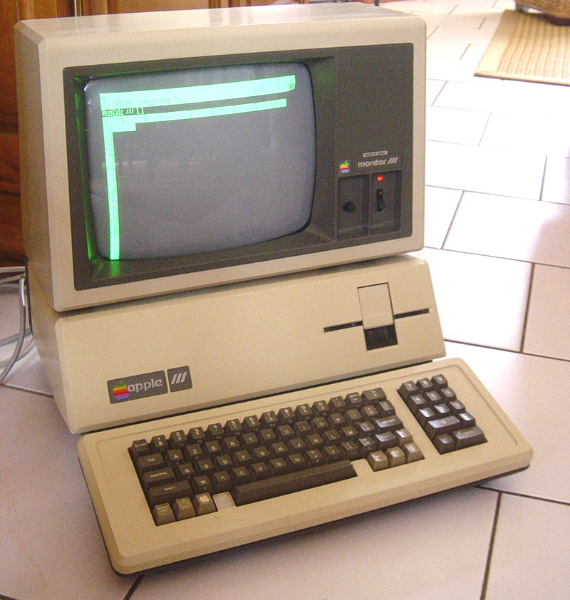 New apple 3. ПК эпл 3. Компьютеры Apple 1981. Apple 3 Plus. Первые компьютеры Эппл 1980.